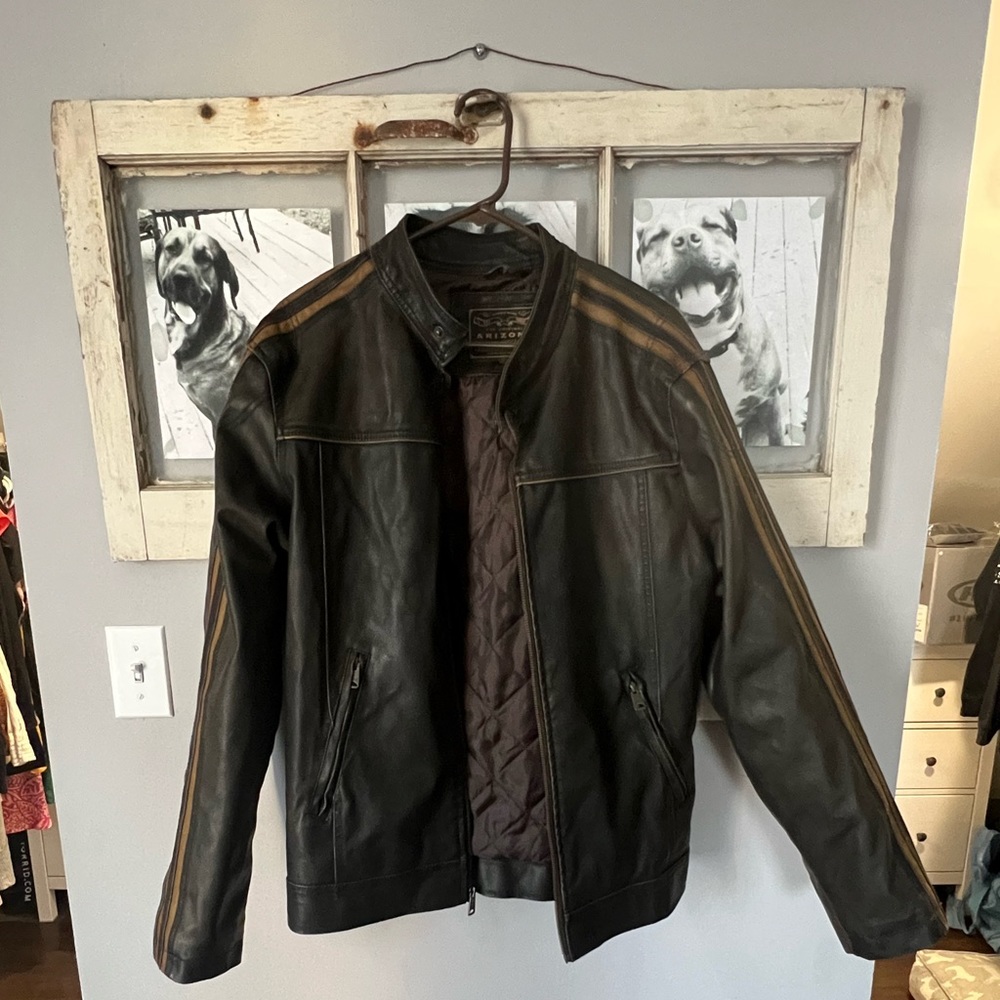 Men’s leather jacket, size medium!